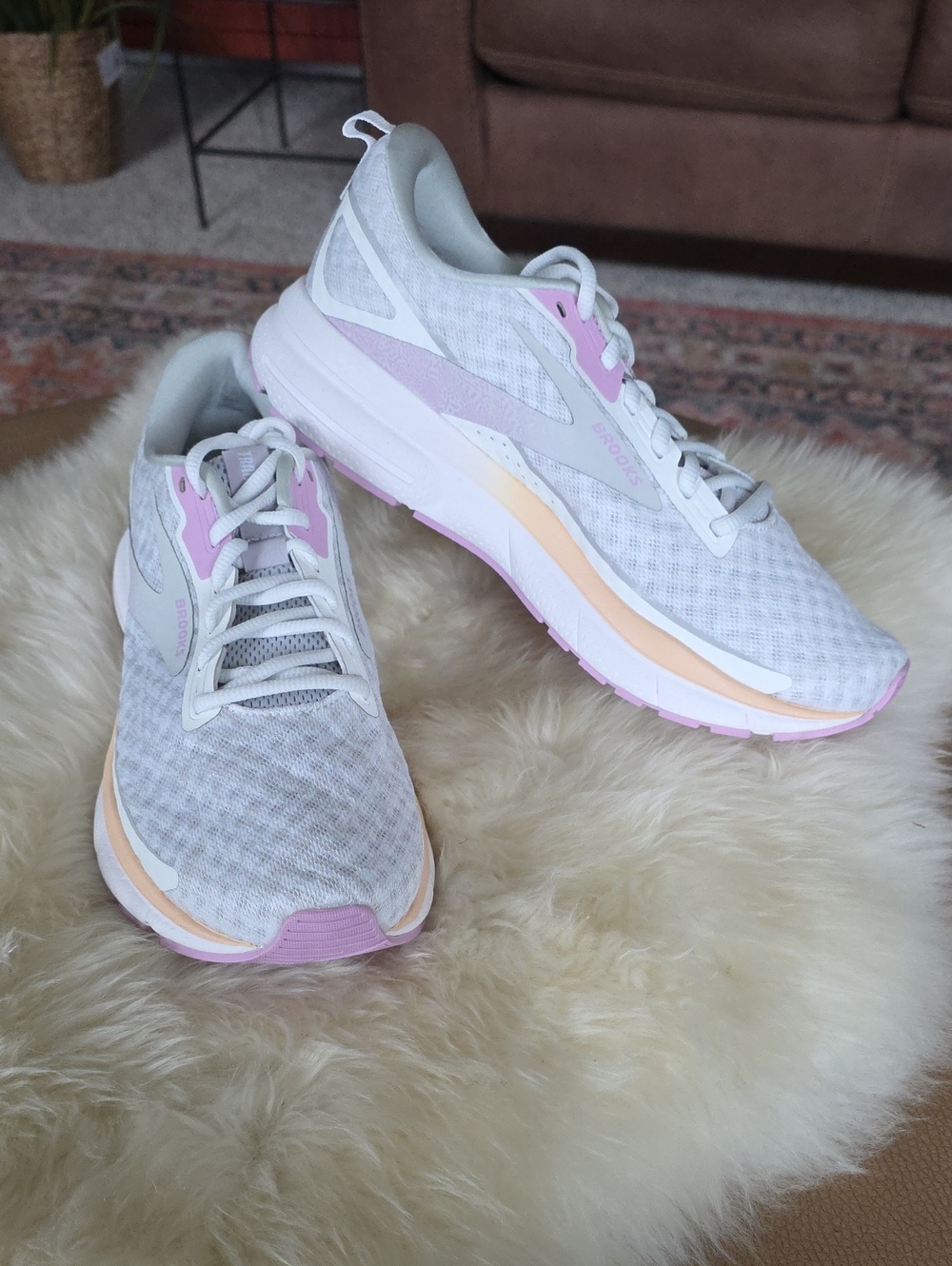 NWOT Brooks Women's Size 9 Trace 3 White/Orchid/Apricot Road Running Shoes🤍🧡💜